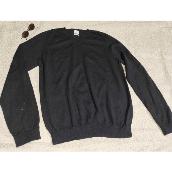 Merino Vneck black sweater - Picture 4 of 5